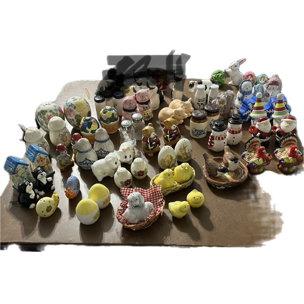 25 Sets - Vintage Salt / Pepper Shakers